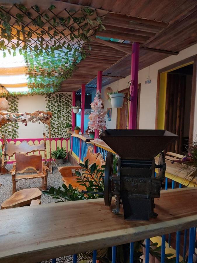 Hostal Casa Madrigal Hotel Filandia Luaran gambar